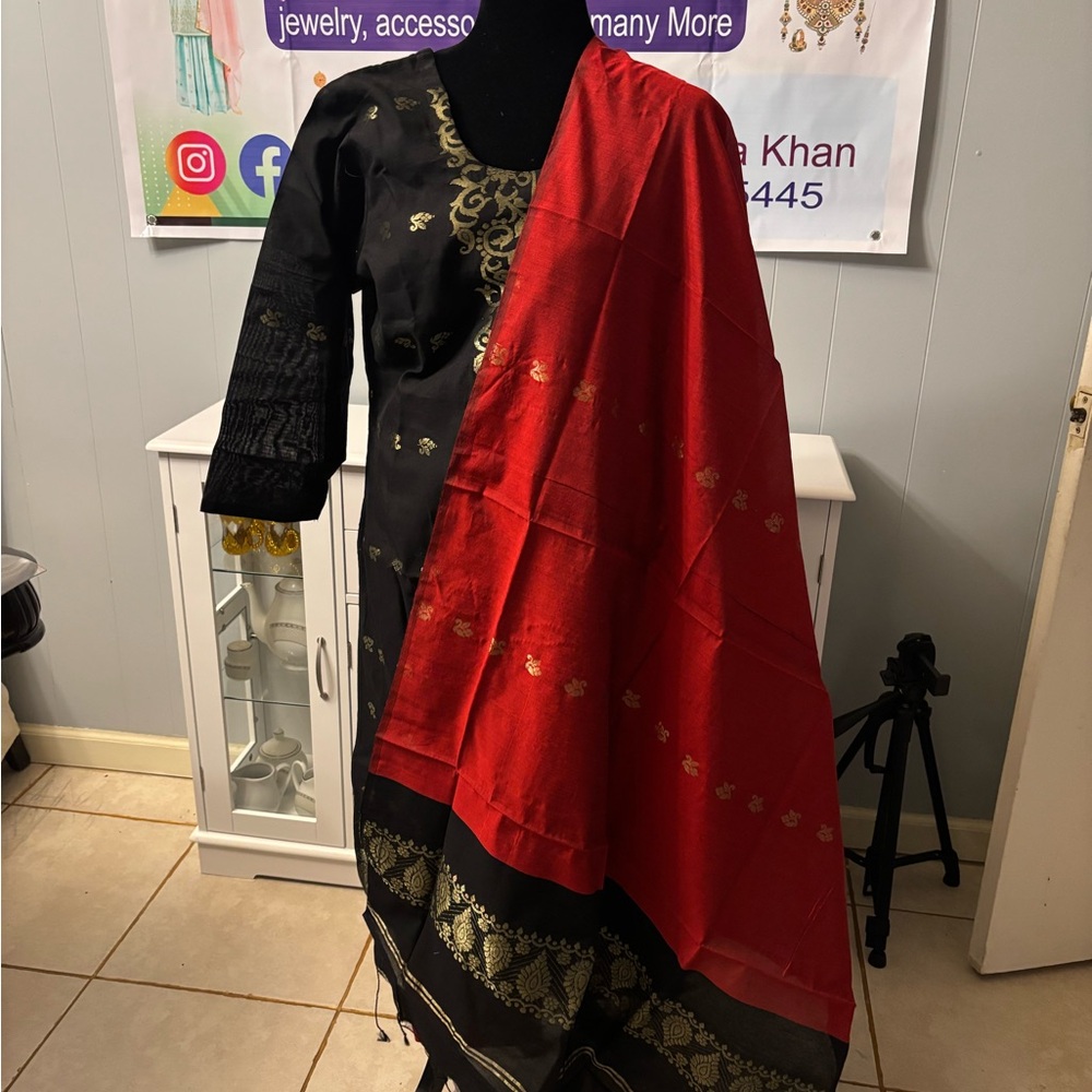 Bangladeshi jamdani cotton Elegant Black and Red Traditional Outfit